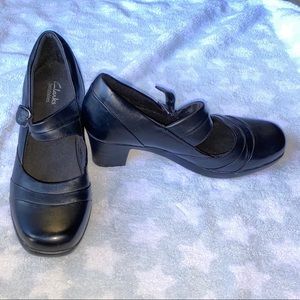 Clarks bendables shoes 🖤